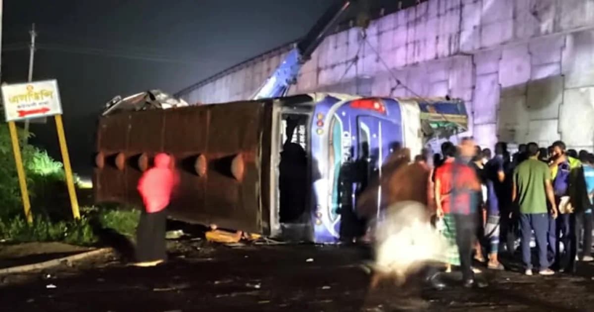 সিরাজগঞ্জে বাস-ট্রাক সংঘর্ষে নিহত ২ আহত ৮