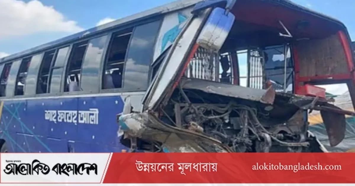 সিরাজগঞ্জে বাস-ট্রাক সংঘর্ষে চালক-হেলপার নিহত, আহত ১০