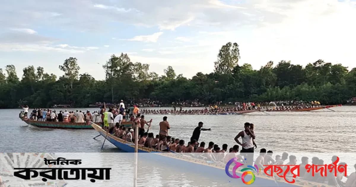 সিরাজগঞ্জের রায়গঞ্জে ফুলজোড় নদীতে পানশী নৌকাবাইচ