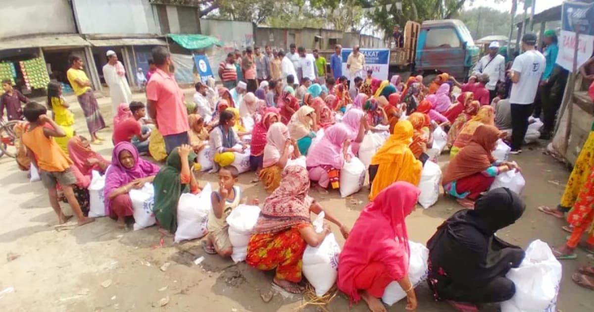 শাহজাদপুরে ২৫০ অসহায় পরিবার পেল খাদ্যসামগ্রী