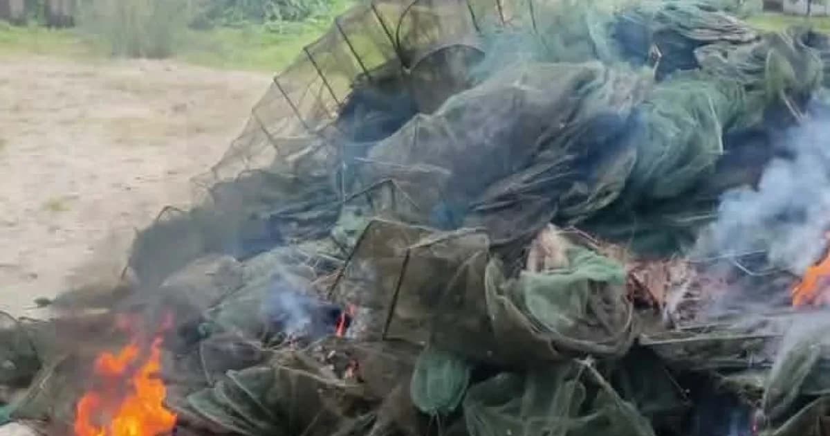 উল্লাপাড়ায় ১১০ পিচ চায়না দোয়ারী জাল আগুনে পুড়িয়ে ধংস