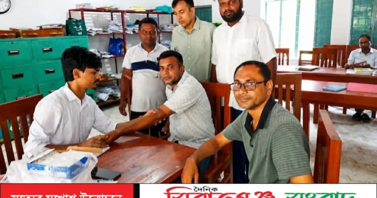 সিরাজগঞ্জে বায়োল্যাবের উদ্যোগে গৌরী আরবান উচ্চ বালিকা বিদ্যালয়ের শিক্ষক শিক্ষিকাদের বিনামূল্যে ডায়াবেটিস পরীক্ষা