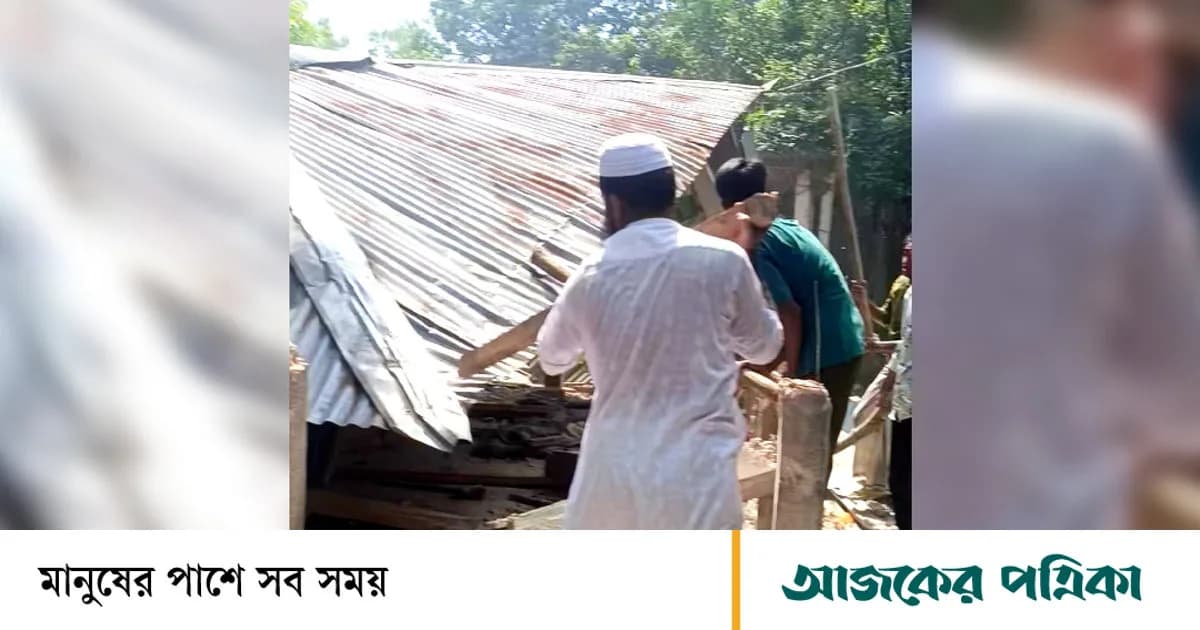 শাহজাদপুরে মাদক কারবারির বাড়ি ভাঙচুর