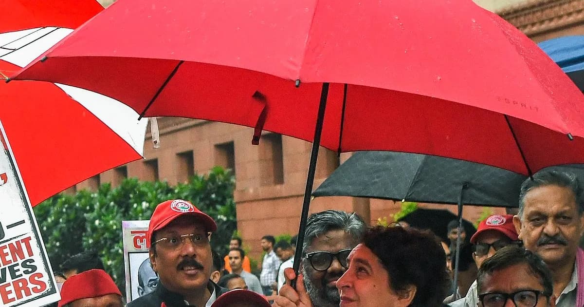 দিল্লির চাপ সামাল দিতে ঝাড়খন্ডকে কংগ্রেসের বিরুদ্ধে পুঁজি করছে বিজেপি