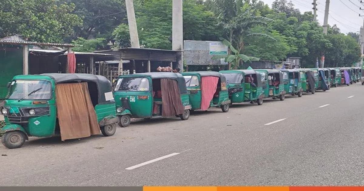 সিরাজগঞ্জে সিএনজি গ্যাস পাম্পে ঘন্টার পর ঘন্টা অপেক্ষা, মিলছে না গ্যাস