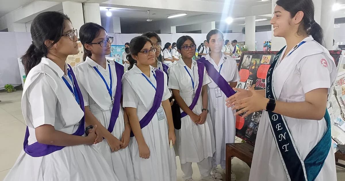 একাদশে ভর্তি নিয়ে যা জানাল হলি ক্রস কলেজ