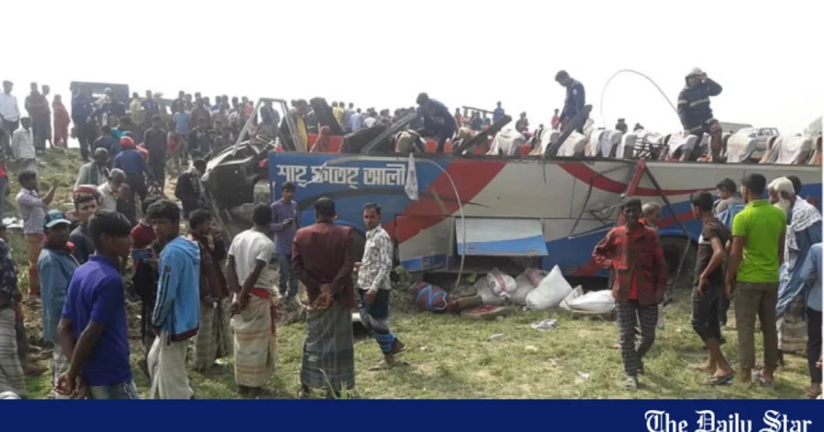 সিরাজগঞ্জে সড়ক দুর্ঘটনায় নিহত ৩, আহত ২০