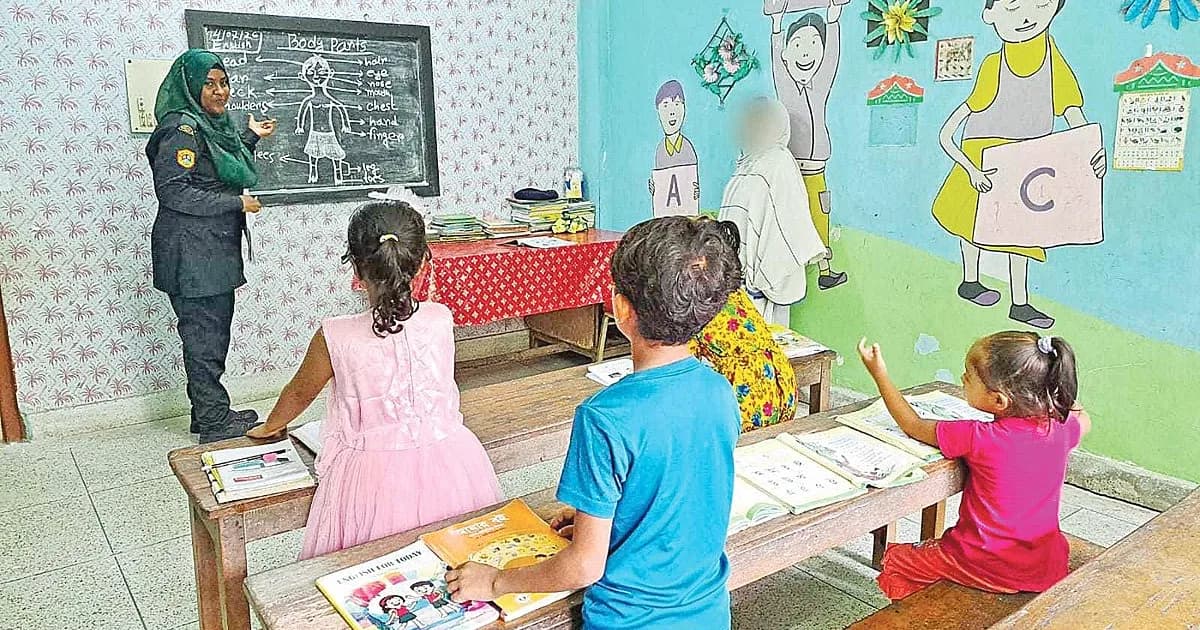 কারাগারে জন্ম, সেখানেই বেড়ে ওঠে ওরা