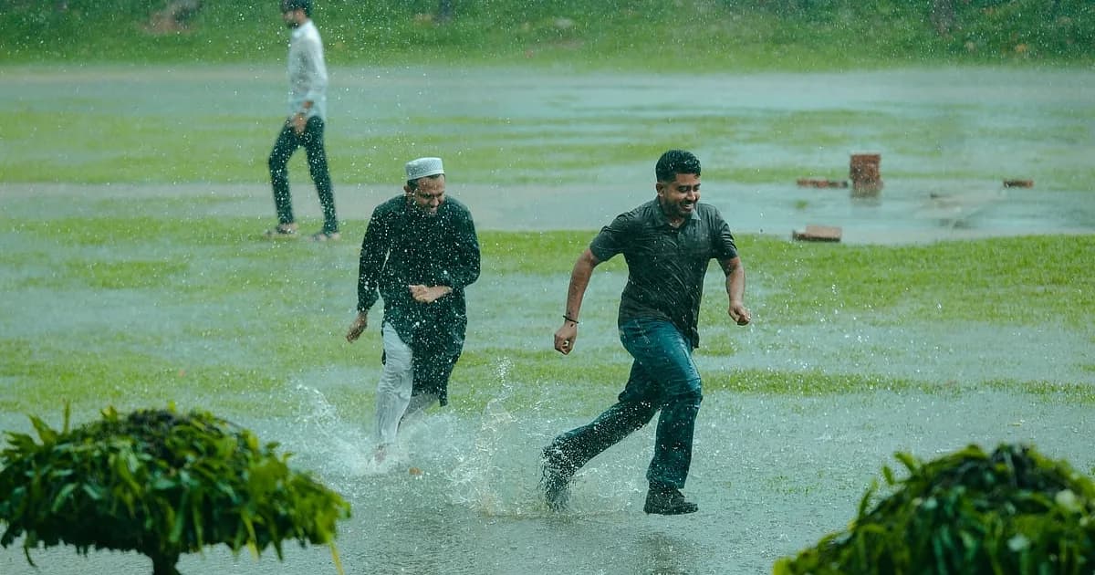 বৃষ্টি: ব্যবহারিক উপকারিতা ও নবীজির সুন্নাহ
