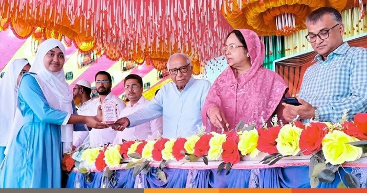 সিরাজগঞ্জে জিপিএ-৫ প্রাপ্ত শিক্ষার্থীদের সংবর্ধনা প্রদান