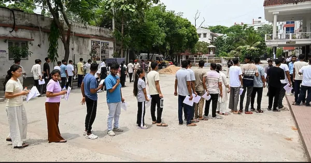 ভারতে শিক্ষাপ্রতিষ্ঠান বেড়েছে, ঋণ নিয়ে পড়াশোনা শেষে চাকরি পাচ্ছেন না স্নাতকেরা