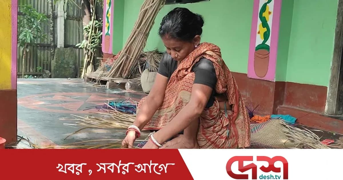 শীতলপাটি শিল্প বিলুপ্তির পথে, টিকে থাকার লড়াইয়ে সিরাজগঞ্জের কারিগররা