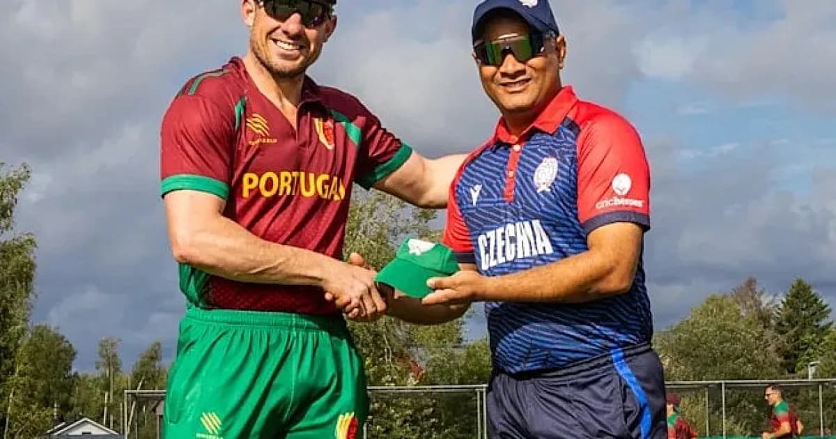 অস্ট্রেলিয়ার হয়ে এক মাস আগে অবসর, এবার পর্তুগালের হয়ে সেঞ্চুরি হেনরিকসের