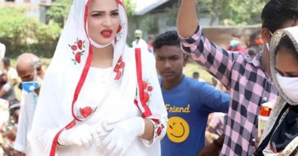 অনন্ত জলিল ১৮০০ পরিবার ও ৫০০ পরিবারের দায়িত্ব নিলেন নায়িকা বর্ষা