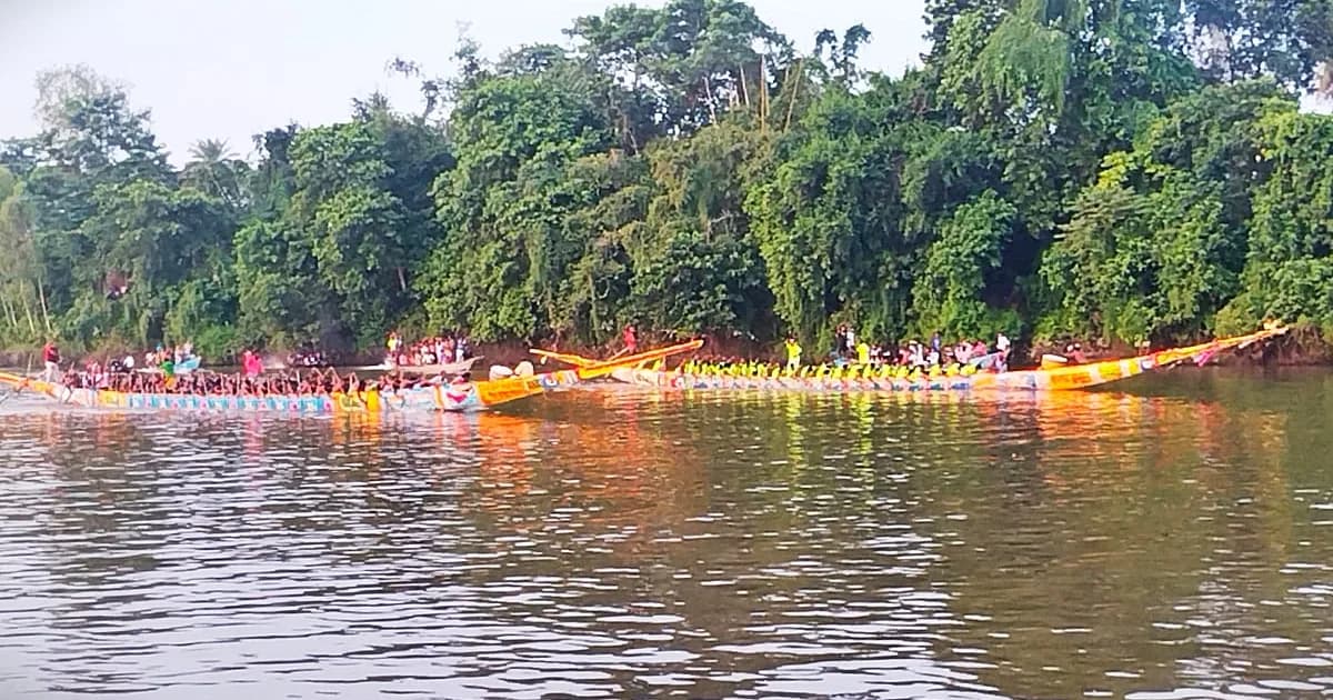 নৌকাবাইচ ঘিরে গ্রামীণ মেলা, বগুড়ার বাঙ্গালী নদীর দুই পাড়ে উৎসব