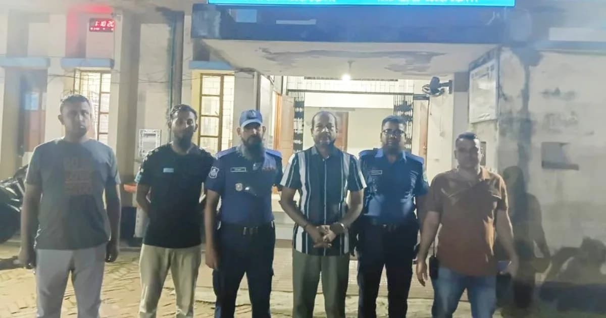 থানায় আত্মসমর্পণের জন্য যাওয়ার পথে প্রধান আসামি গ্রেপ্তার