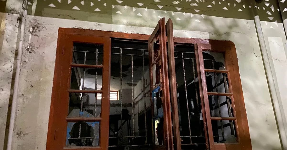 রাজশাহী বিশ্ববিদ্যালয়ে চেয়ারে বসাকে কেন্দ্র করে দুই বিভাগের শিক্ষার্থীদের সংঘর্ষ, আহত ৪
