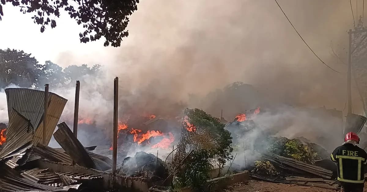 গাজীপুরে ঝুটের গোডাউনে আগুন, নিয়ন্ত্রণে কাজ করছে পাঁচটি ইউনিট