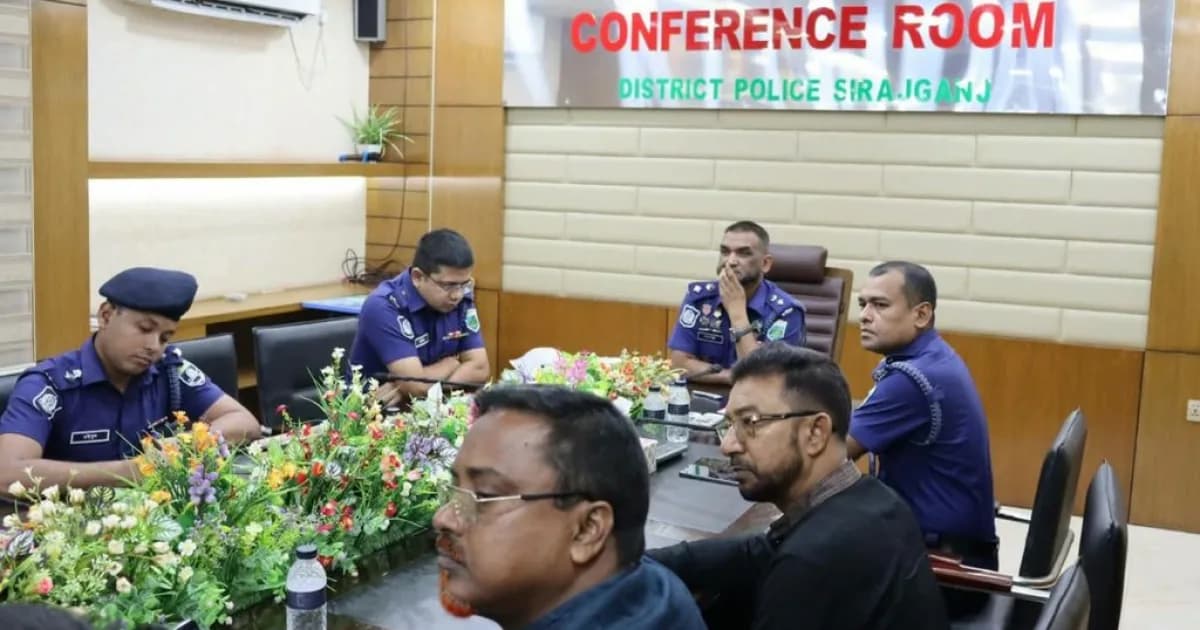 সিরাজগঞ্জে মাইক্রোবাস মালিক-শ্রমিক নেতৃবৃন্দের সঙ্গে পুলিশ সুপারের মতবিনিময়