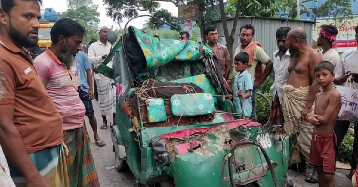 সিরাজগঞ্জে ট্রাকচাপায় অটোচালকসহ নিহত দুই