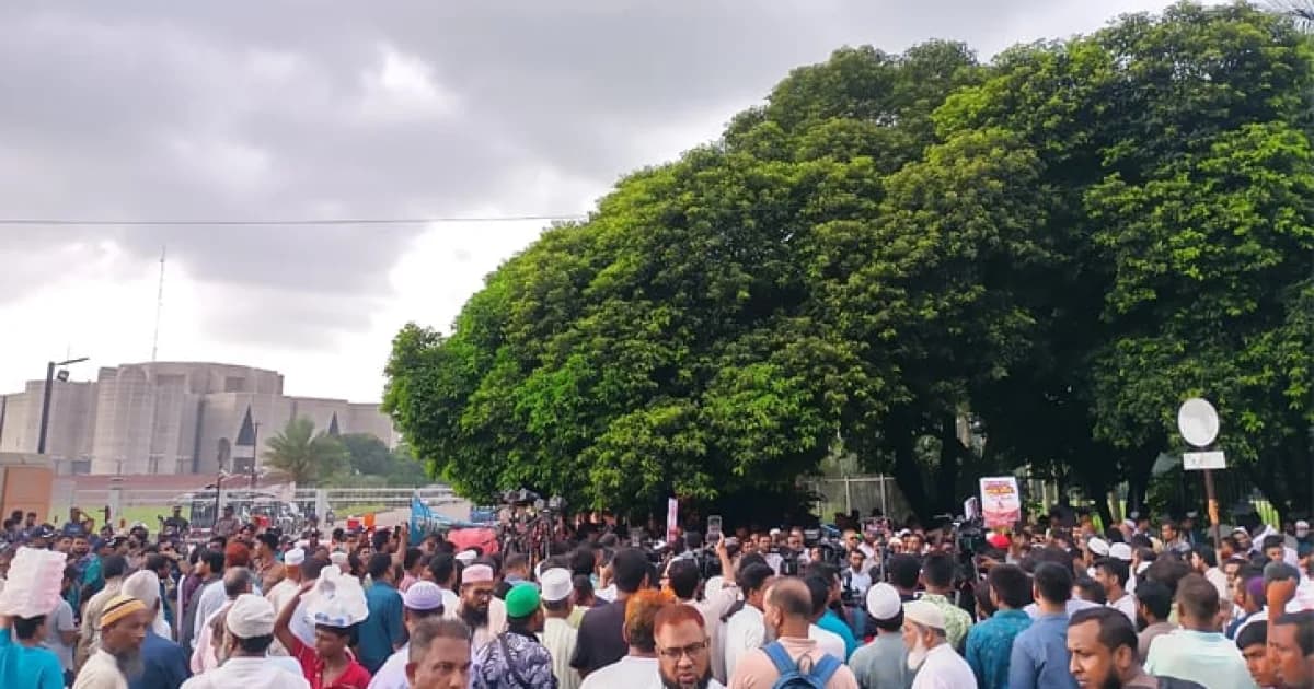 সংসদ ভবনের সামনে জামায়াত-জোটের অবস্থান