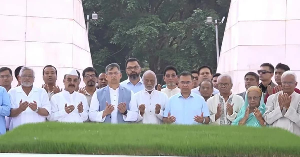 জিয়াউর রহমান ও খালেদা জিয়ার সমাধিতে শ্রদ্ধা জানালেন প্রধানমন্ত্রী
