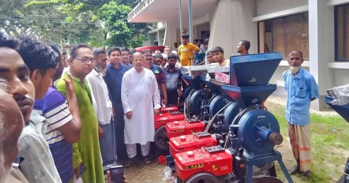 সিংড়ায় সুবিধাবঞ্চিতদের মাঝে ভূট্টার আটা মিল ও ট্রাইসাইকেল বিতরণ