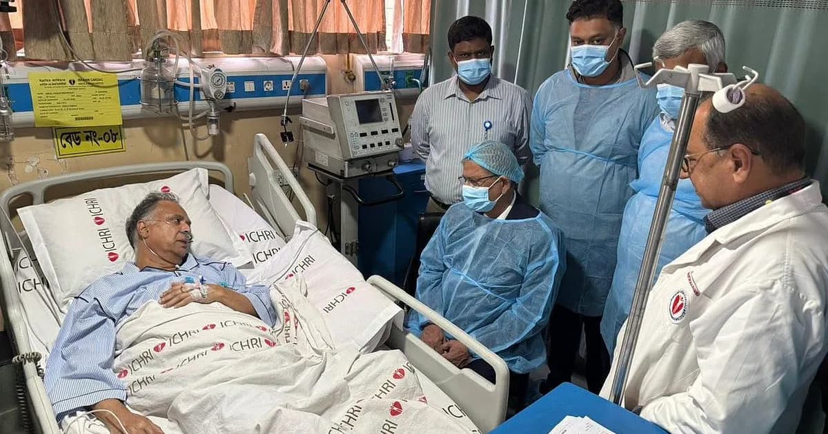 হাসপাতালে জ্বালানিমন্ত্রীর শয্যাপাশে রাষ্ট্রপতি
