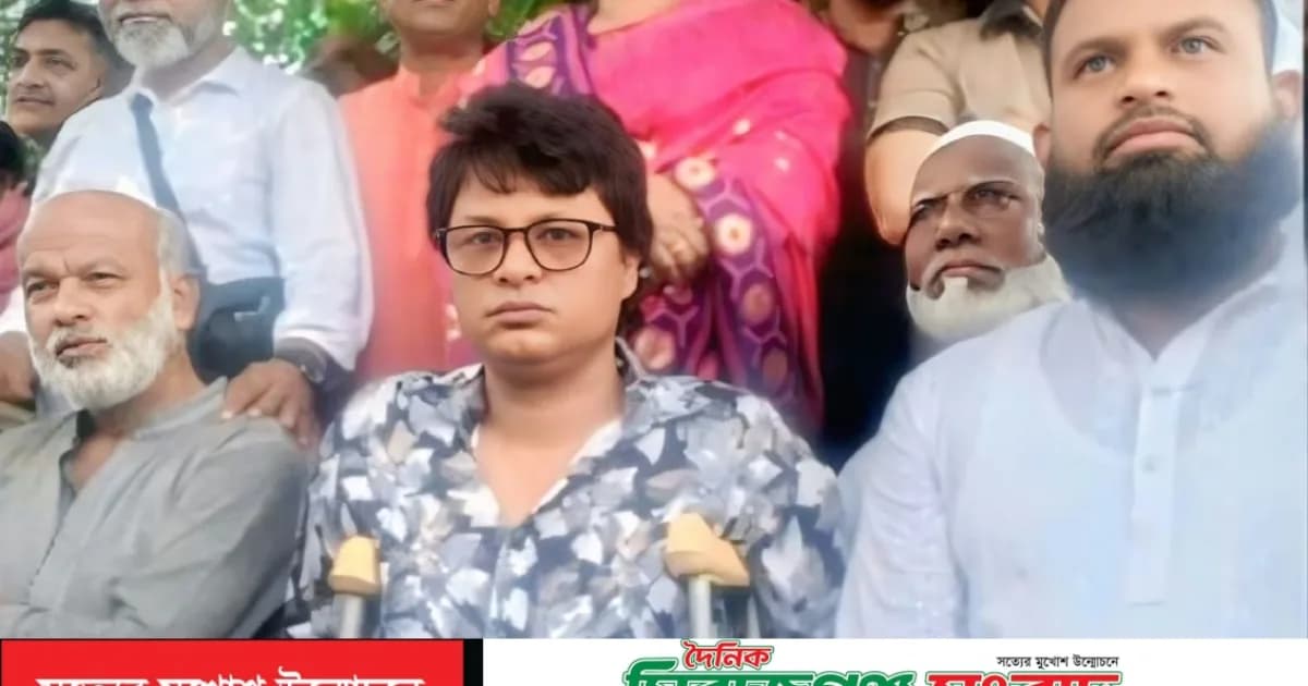 ক্র্যাচে ভর করে অসুস্থ শরীরে দলকে ভালোবেসে প্রতিষ্ঠাবার্ষিকীতে যুবদল নেতা আলীম