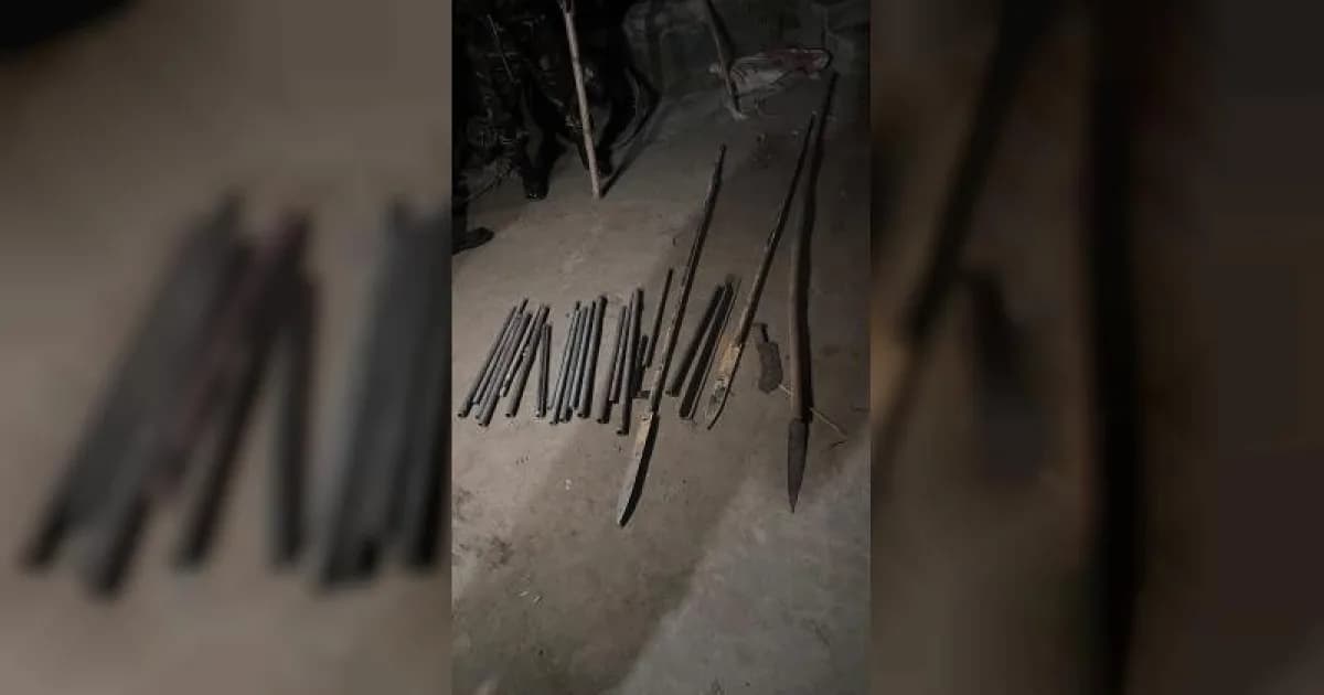 সিরাজগঞ্জে শাহজাদপুরে আরও ২৩টি দেশীয় অস্ত্র উদ্ধার