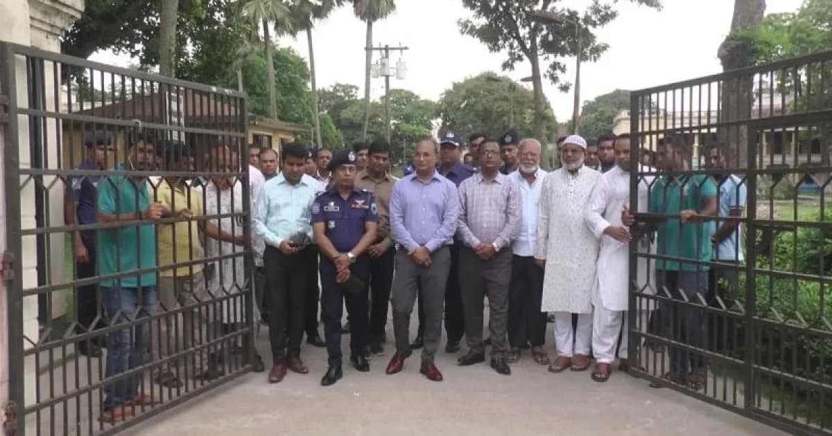 শাহজাদপুরে রবীন্দ্র কাছারিবাড়ি দর্শনার্থীদের জন্য পুনরায় উন্মুক্ত, গ্রেপ্তার ৮
