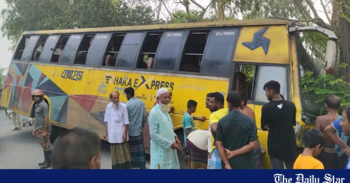 সিরাজগঞ্জে বাসচাপায় স্বামী–স্ত্রীসহ নিহত ৩