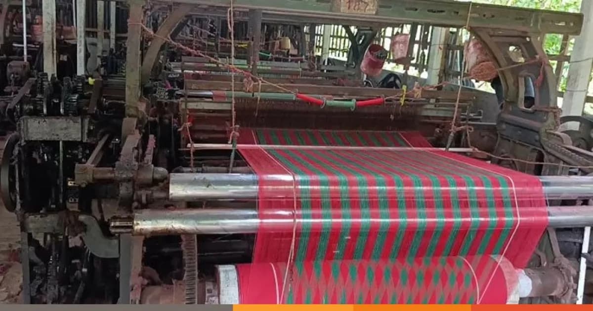 তাঁতিদের নিপুণ হাতে তৈরি সিরাজগঞ্জের গামছা যাচ্ছে বিদেশে