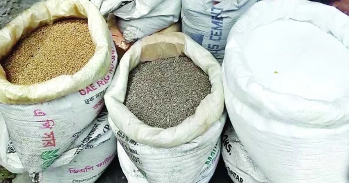 সার বিক্রিতে অনিয়ম: সিরাজগঞ্জের ৬ সাব ডিলারের বরাদ্দ বন্ধ