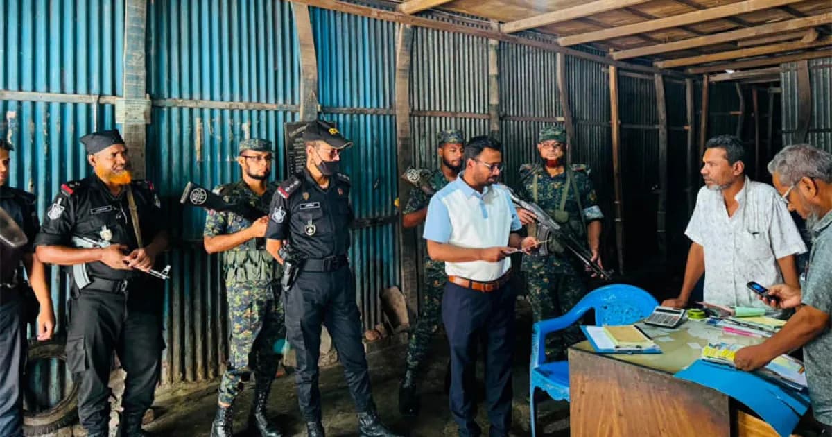 সিরাজগঞ্জে বেশি দামে তেল বিক্রির দায়ে ২ প্রতিষ্ঠানকে জরিমানা