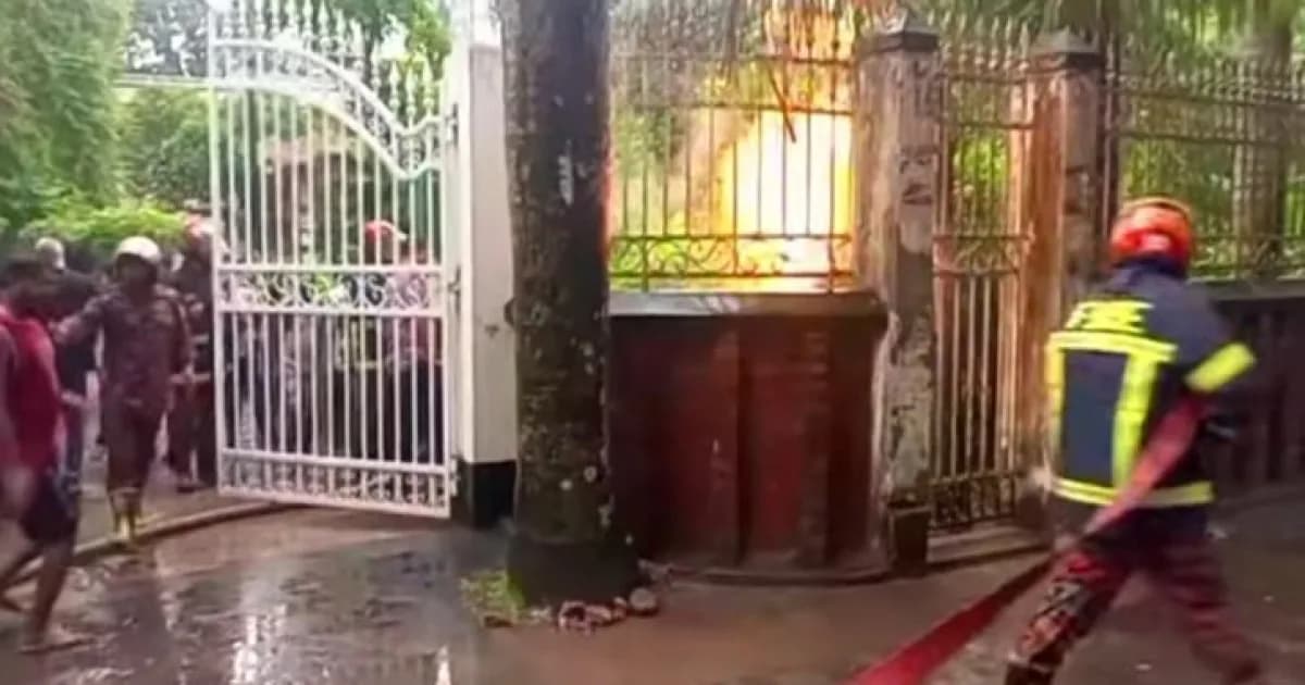 বিদ্যুৎমন্ত্রীর বাড়ির সামনে বজ্রপাতে অগ্নিকাণ্ড