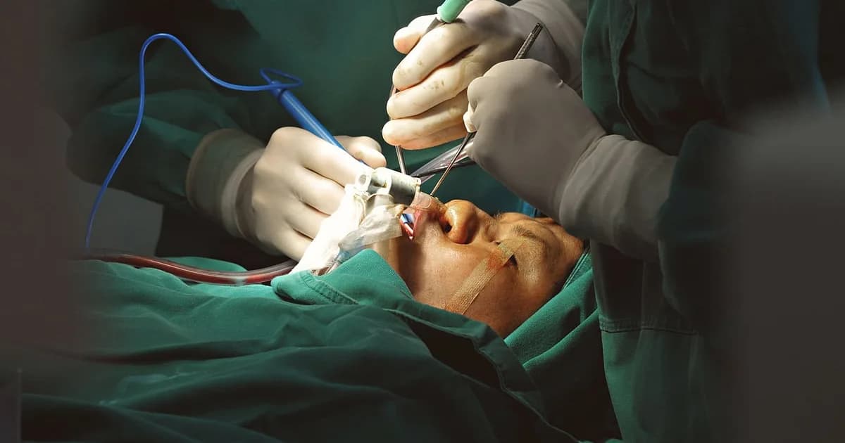 সৌন্দর্য বাড়াতে প্লাস্টিক সার্জারি: ইসলাম কী বলে