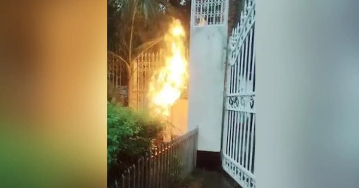 বজ্রপাতে জ্বালানিমন্ত্রীর বাসভবনে গ্যাসের রাইজারে আগুন