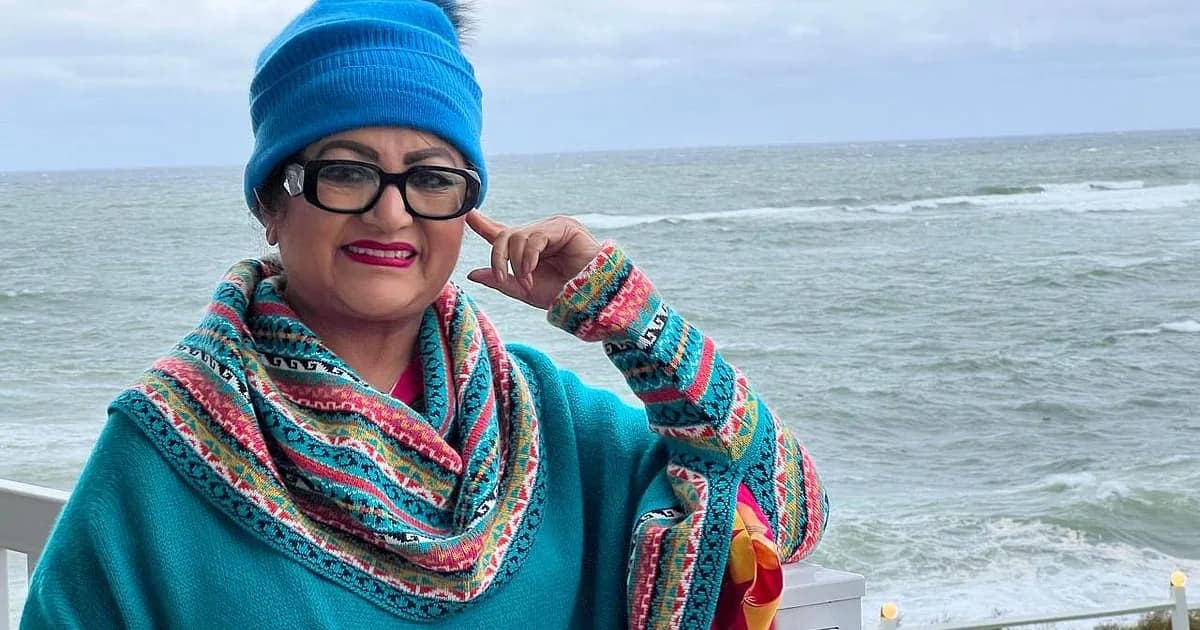 আটলান্টিকের পাড়ে রাজ্জাকের নাতনি চালাচ্ছেন গাড়ি, পেছনে মুগ্ধ ববিতা