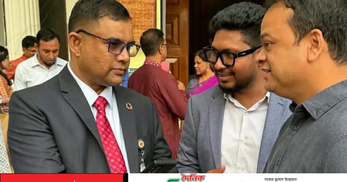 প্রধানমন্ত্রীর কার্যালয়ের মহাপরিচালক হাফিজুল্লাহ খানকে মো: আনিস আহমেদ এর শুভেচ্ছা ও অভিনন্দন