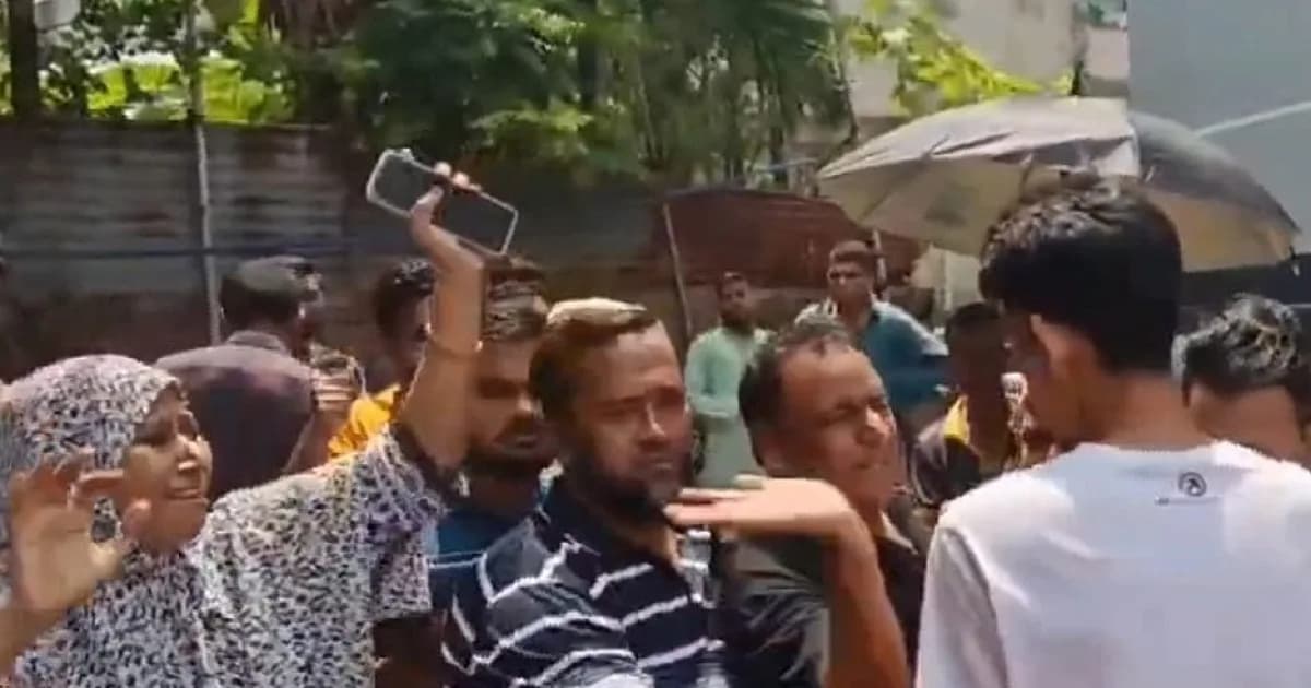জমির বিরোধ তদন্তের সময় ভিডিও করায় যুবককে বিএনপির সাবেক নেতার থাপ্পড়