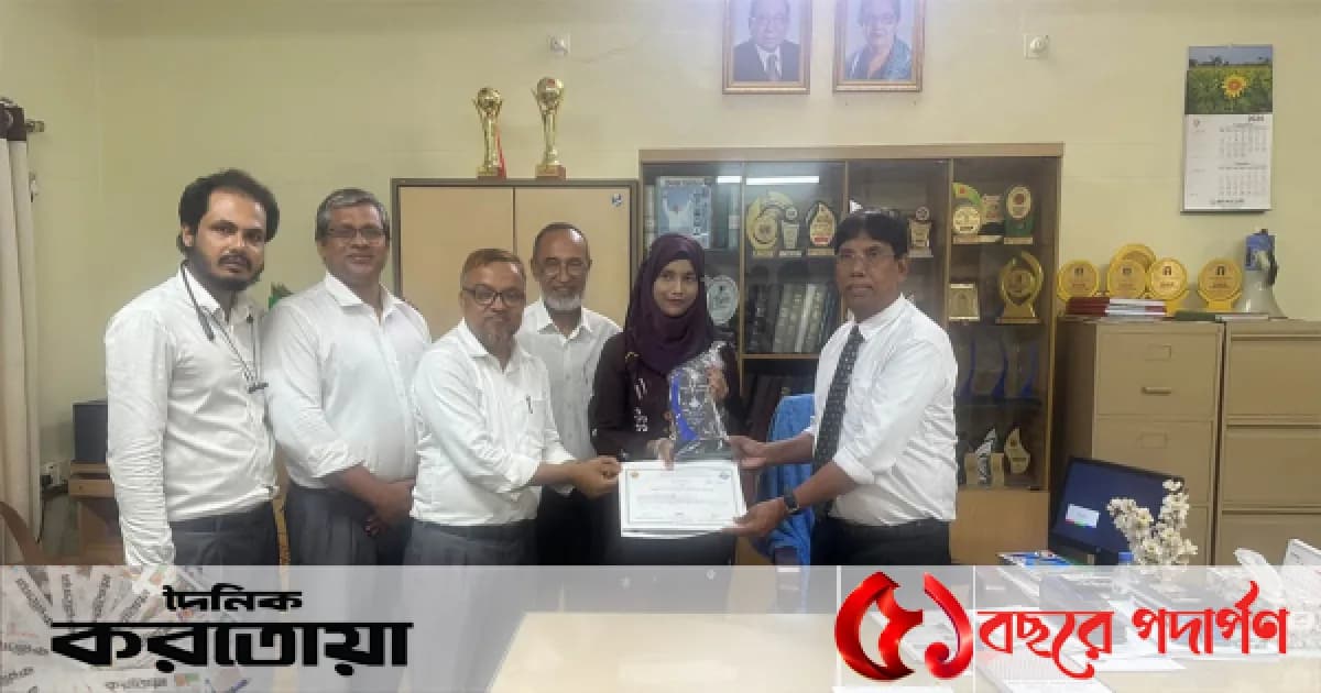 সিরাজগঞ্জের উল্লাপাড়ার শিক্ষার্থী নওমিকে শিক্ষা মন্ত্রণালয়ের সনদ প্রদান