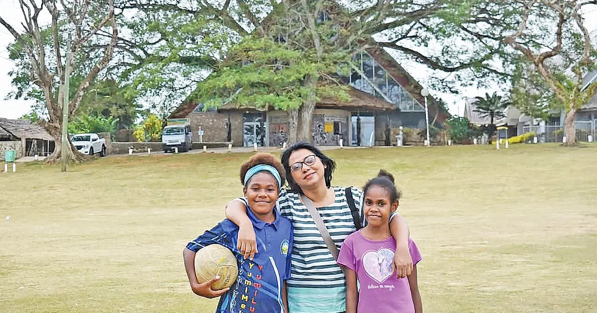 ৮৩ দ্বীপ, শত ভাষার দেশ