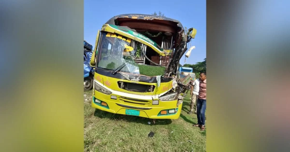 সিরাজগঞ্জে বাসের ধাক্কায় দাঁড়িয়ে থাকা ট্রাকের দুই চালক নিহত
