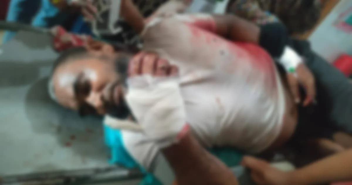 সিরাজগঞ্জে লংমার্চে আসা জামায়াত নেতাদের ওপর বিএনপির হামলা, গুরুতর আহত ২