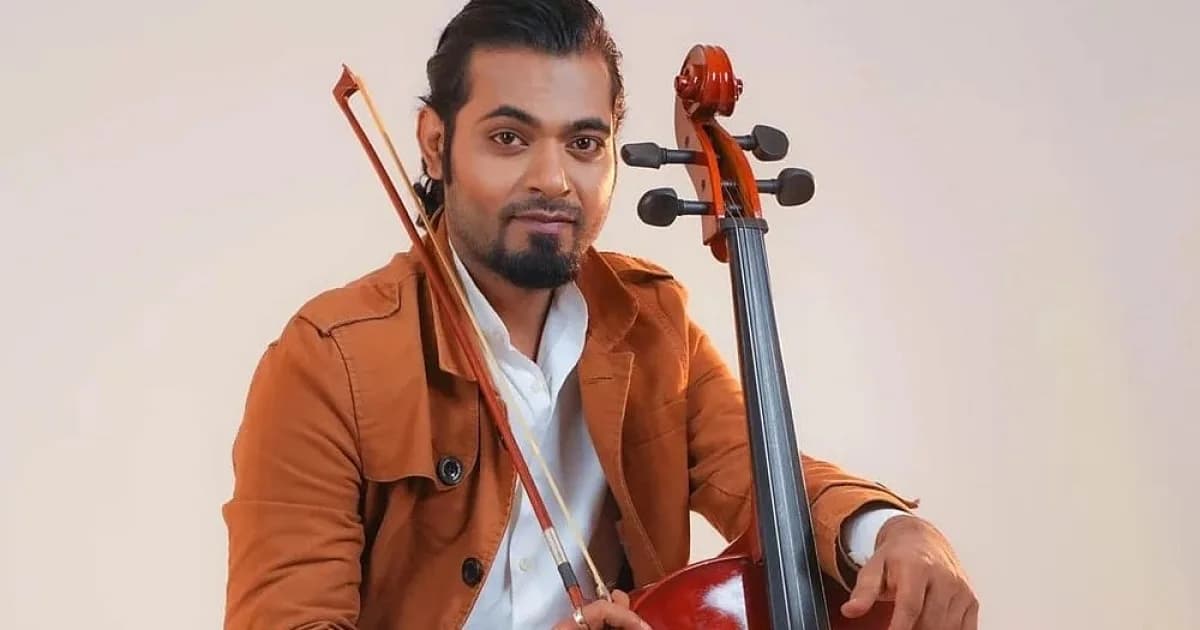 চেনা রুমি যেভাবে নতুন করে ফিরলেন