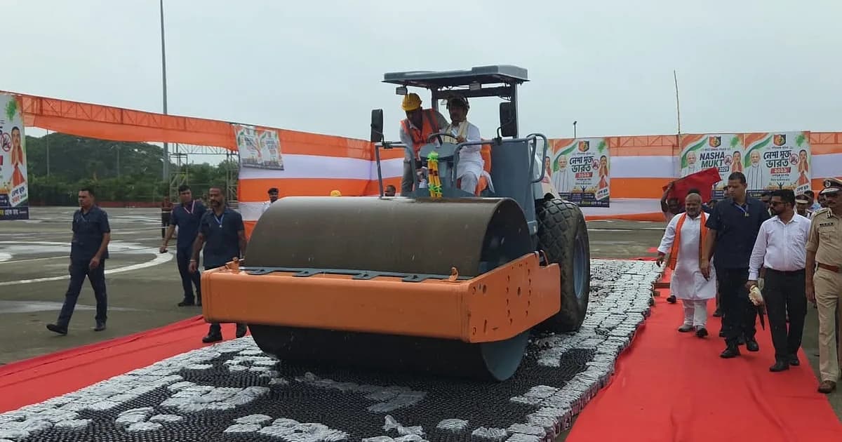 পশ্চিমবঙ্গে ৩ লাখের বেশি বোতল ফেনসিডিল ধ্বংস, রোলার চালালেন মুখ্যমন্ত্রী শুভেন্দু