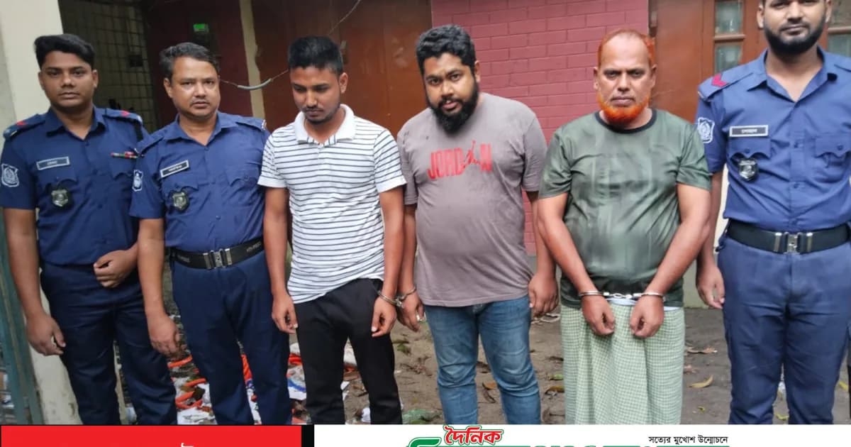 রবীন্দ্র বিশ্ববিদ্যালয়ের ছাত্রীকে ব্ল্যাকমেইল ও শ্লীলতাহানির চেষ্টায় আটক ৩