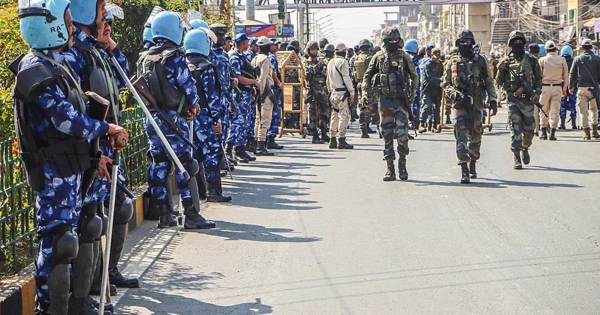 মণিপুরে নতুন করে জাতিগত সহিংসতা, ঘরবাড়িতে আগুন, গুলিতে বিদ্যুৎকর্মী নিহত