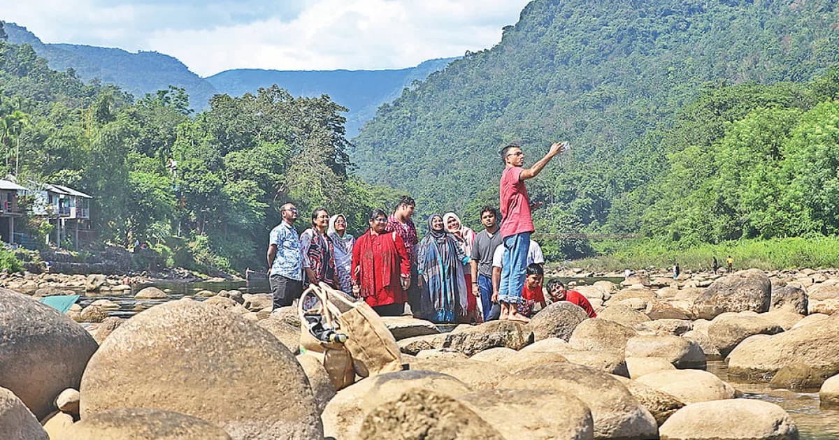 এআইয়ে পাওয়া যায় হোটেল–খরচা– ভ্রমণের সব তথ্য, কতটা কাজে লাগায় বাংলাদেশ